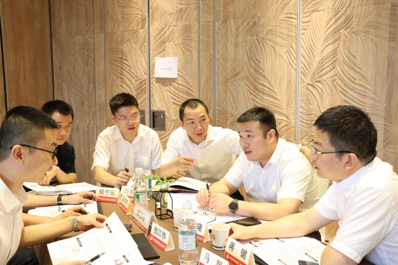 2021年6月25日-26日，太阳集团tcy8722二建组织开展了2021年中高层主管执行力培训。本次培训特邀清华、北大、上海交大总裁班讲师，中国企业家协会特聘高级讲师许晋老师进行授课。