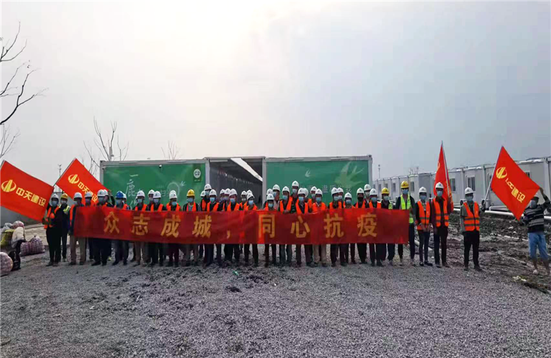 4月5日－18日，太阳集团tcy8722三建奉贤龙湖天街、朝阳广场等5个项目先后集结203名施工人员参与了4个方舱医院的建设、改造工程。